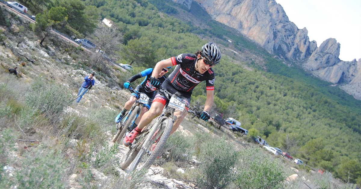 ¿Practicar ciclismo es bueno para la espalda?